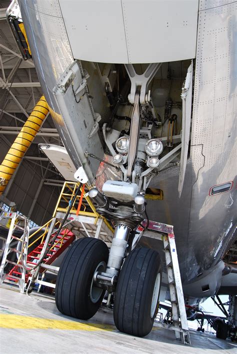 777 nose gear.